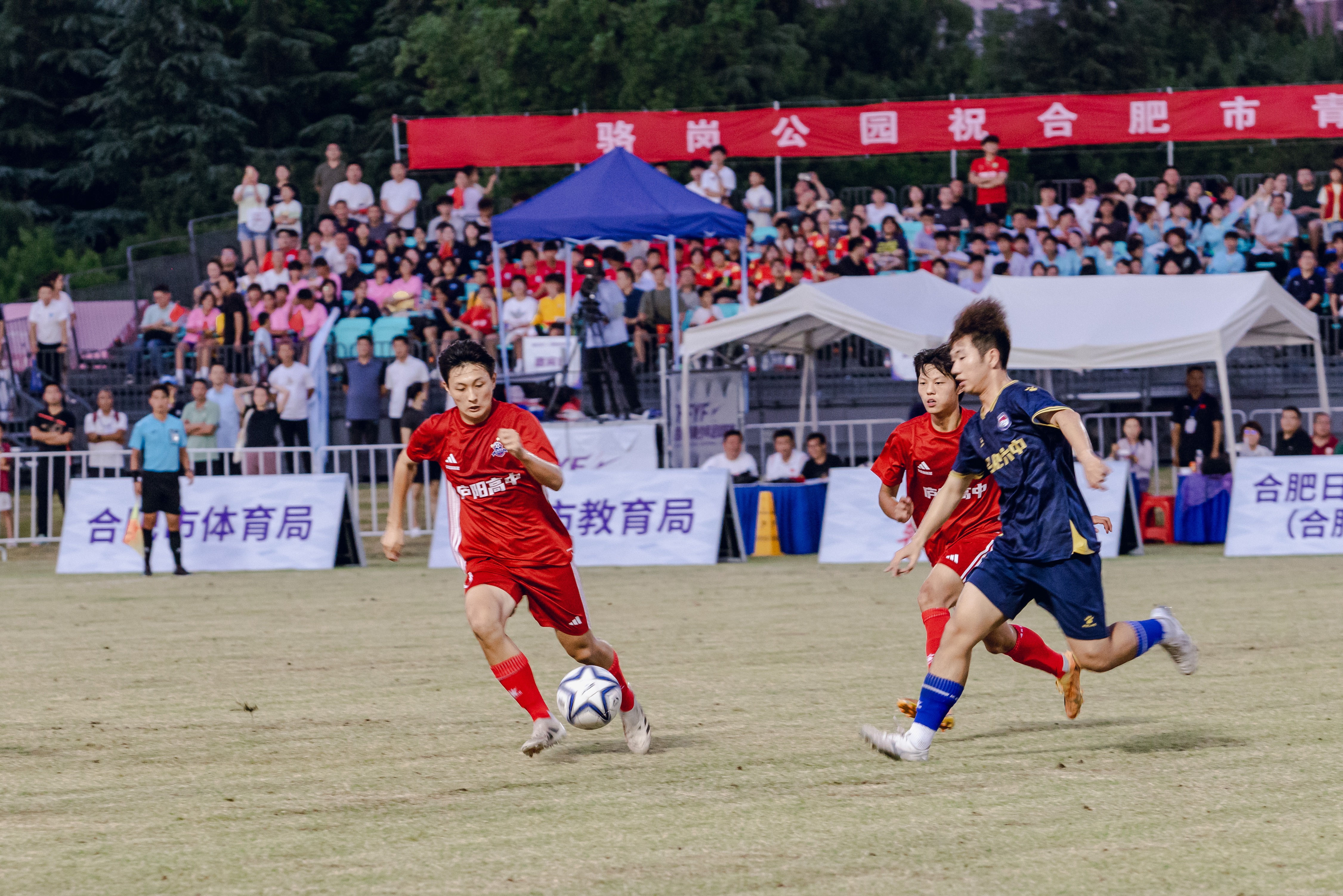 2 比赛场上.jpg 2 比赛场上.jpg